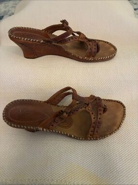 Clark’s Artisan Brown Leather Wedge Sandals -Women's Slip-On crisscross straps